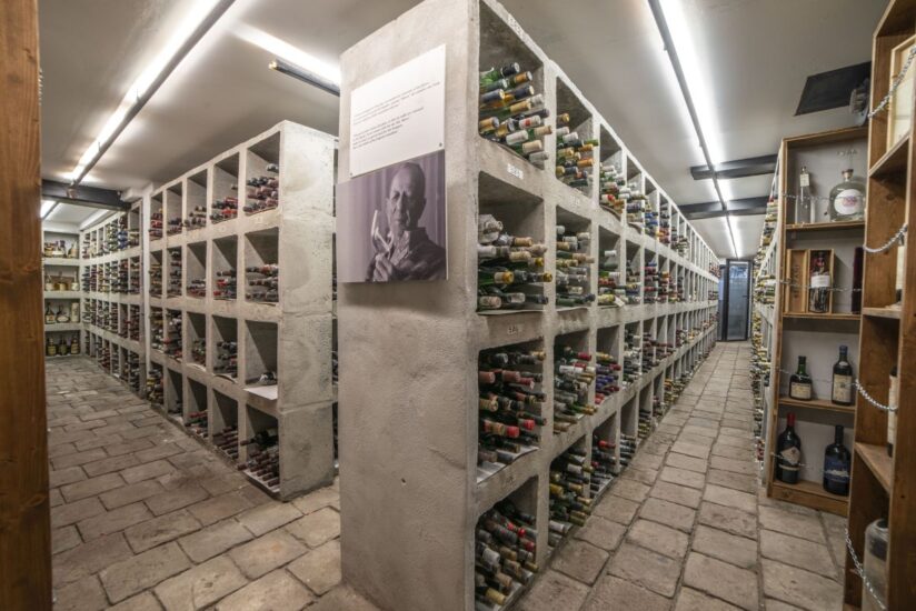 “Il Veronelli” - 12.000 bottles in the wine cellar and 6.500 books in the library