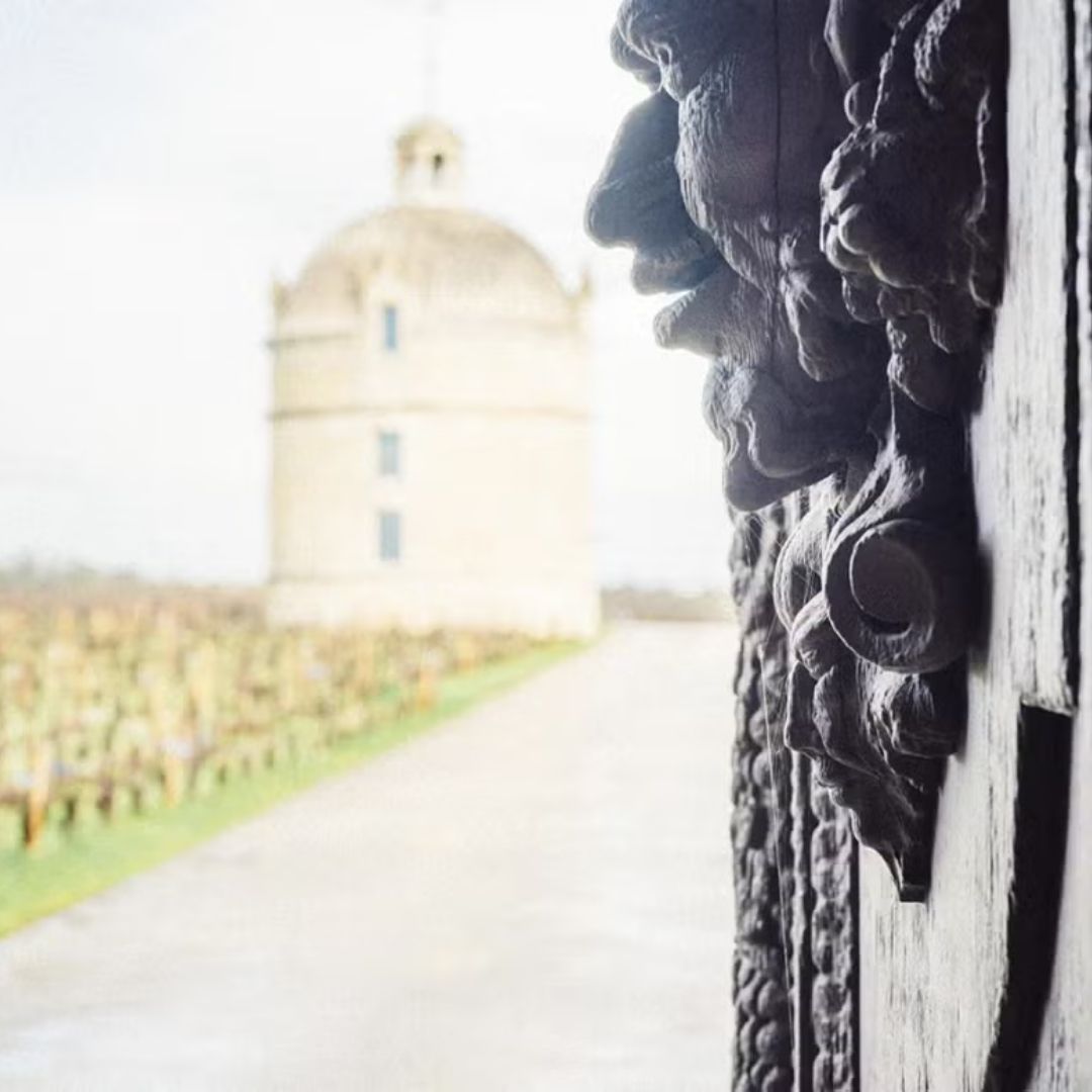 Château Latour: Μερικές Αναμνήσεις Οι προσωπικοί στοχασμοί του Hugh Johnson για το μοναδικό πρώτο grand cru (first growth) του Μπορντό.